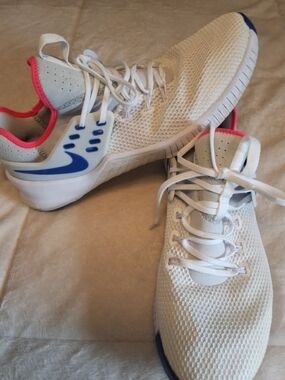 Nike Men’s White & Blue Performance Trainer with Pink Accent
